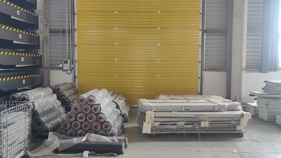 購入 人工機械インターフェース制御ボックスとカスタマイズされたRAL9002セクションガレージドア online manufacture