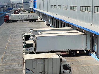 ISO 9001 グレー 液圧ドックレベル 6800kg トラックレベル 積み込みドック