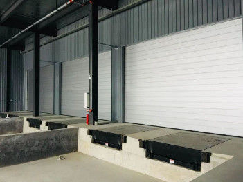 電動水力荷重ドックレベル 動的荷重6800kg / 静的荷重13600kg