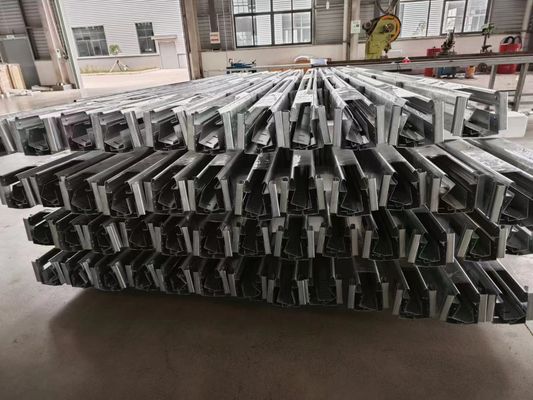 2.0mm 厚さ 強い負荷容量のための鋼鉄線路