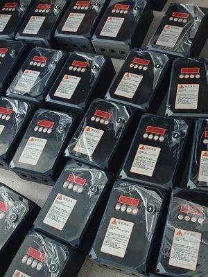 障害物検知のための底部安全装置を備えた部分ガレージドア