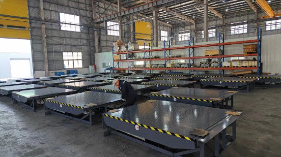 固定トラック 積載 中国 産業ドック レベルラー