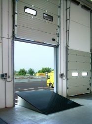 CE認証された10ton/15ton/20ton 6′ X8′ 水力ドックレベルラー/積載台
