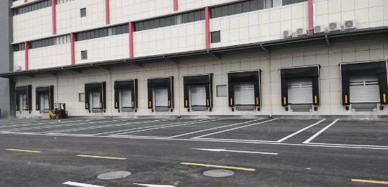 耐久 的 な 風 に 耐える ガレージ ドア